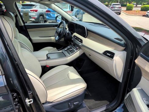 Used 2021 Hyundai Palisade Limited FWD image 12