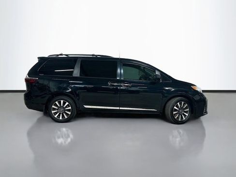 Used 2020 Toyota Sienna XLE image 5