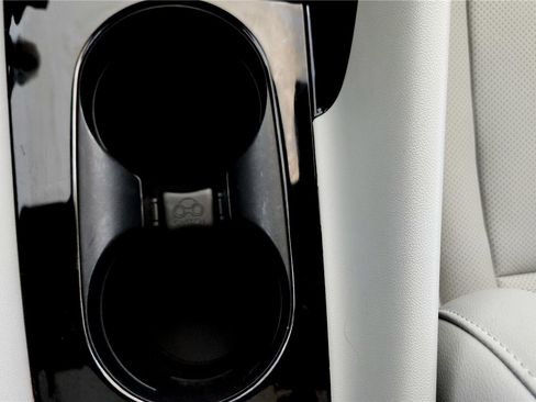 Used 2023 Hyundai Elantra Limited image 45