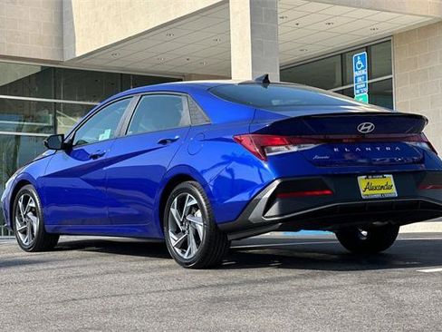 Used 2025 Hyundai Elantra Sport image 6
