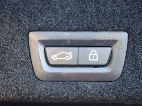 Used 2019 BMW 740i w/ Executive Package image 25