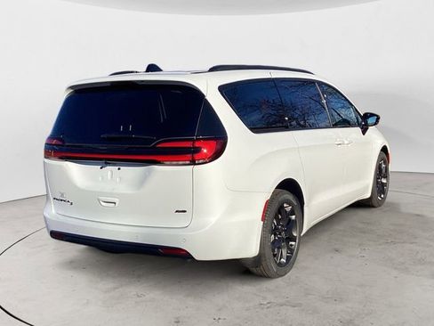 New 2026 Chrysler Pacifica Select w/ S Appearance Package image 6