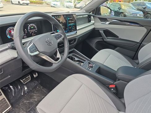 New 2026 Volkswagen Tiguan SE R-Line image 14