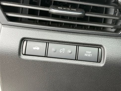 Used 2024 Nissan Altima 2.5 SV FWD image 7