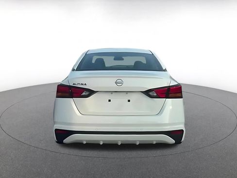 Used 2025 Nissan Altima 2.5 SV FWD image 12