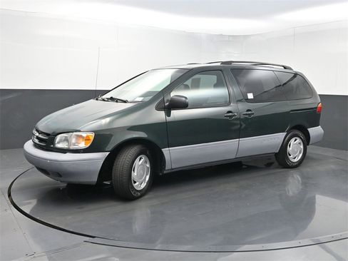 Used 2000 Toyota Sienna LE image 14