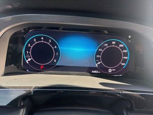 Certified 2025 Volkswagen Atlas Cross Sport SE FWD image 18