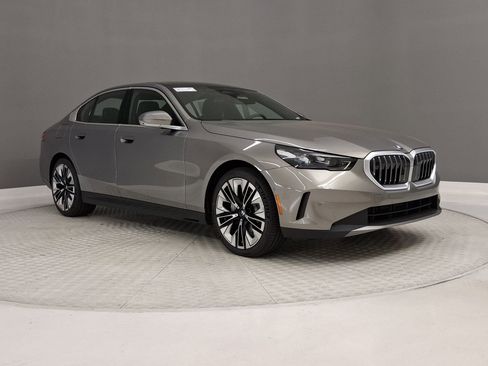 New 2026 BMW 530i w/ Convenience Package image 5