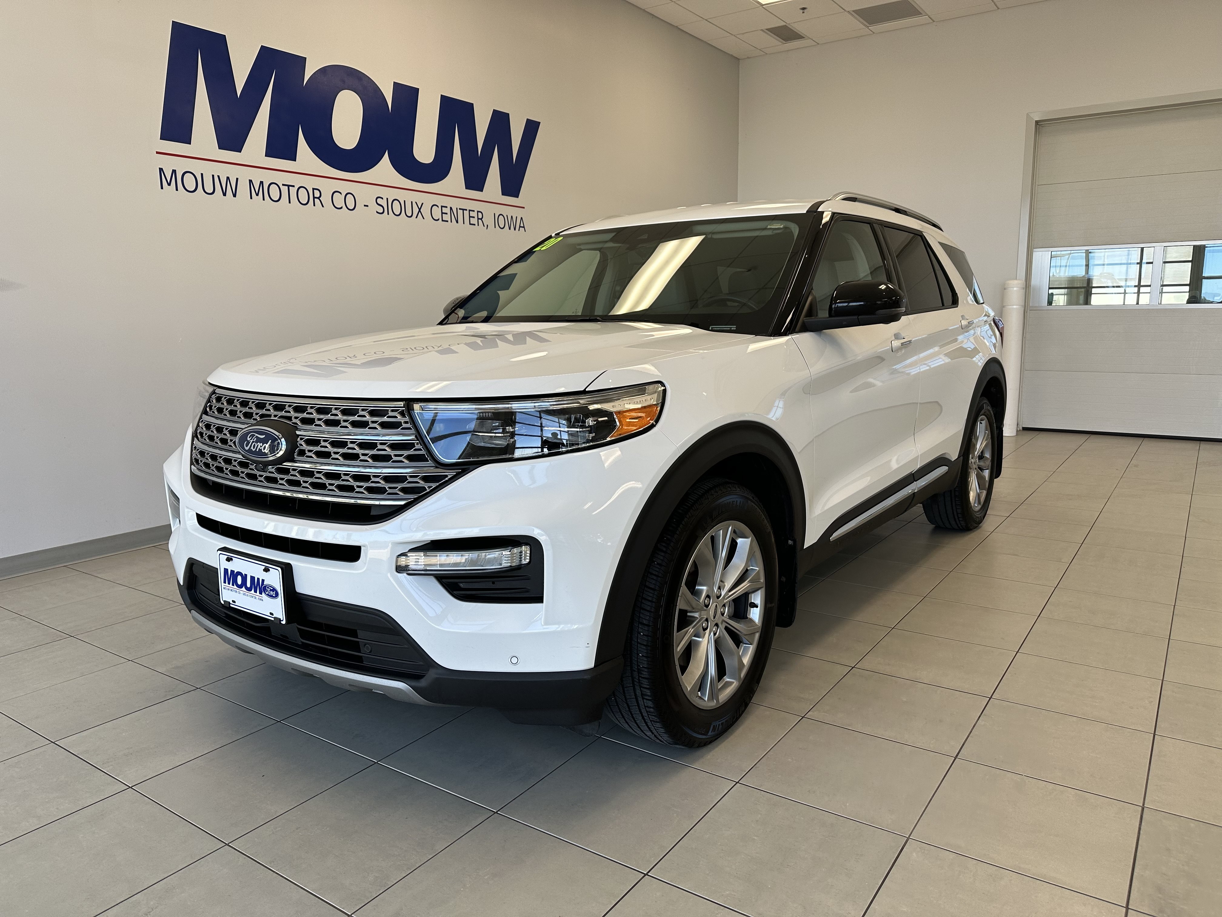 Used 2020 Ford Explorer Limited AWD/4WD image 2
