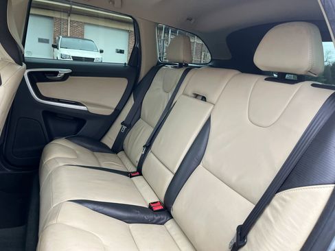 Used 2012 Volvo XC60 T6 R-Design image 18