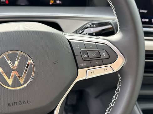 New 2026 Volkswagen Tiguan SE FWD image 28