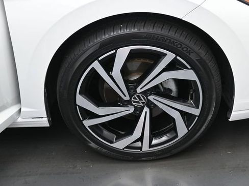 Used 2025 Volkswagen Jetta SEL FWD image 39