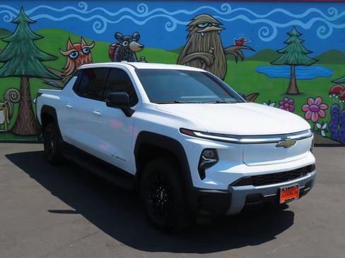 Certified 2025 Chevrolet Silverado EV LT AWD/4WD image 8