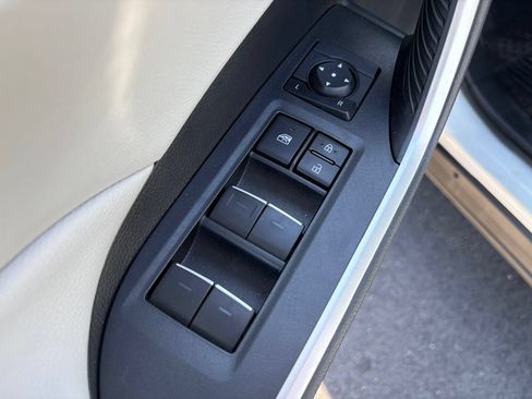 Used 2022 Toyota RAV4 XLE FWD image 25