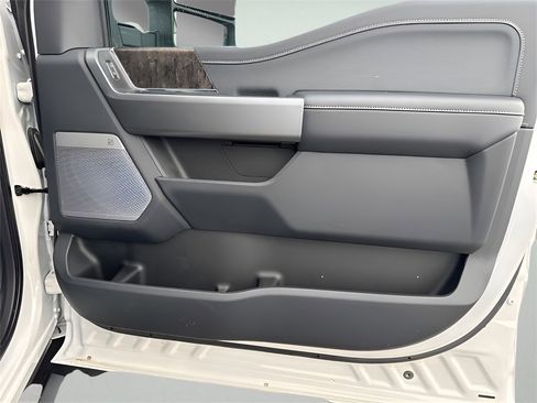 Used 2026 Ford F350 Lariat w/ Black Appearance Package image 9