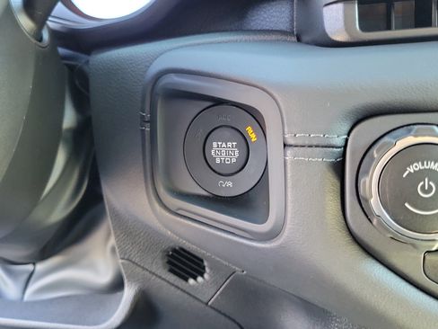 Used 2025 Jeep Wrangler Unlimited Rubicon w/ XTREMEE 35" Tire Package image 27