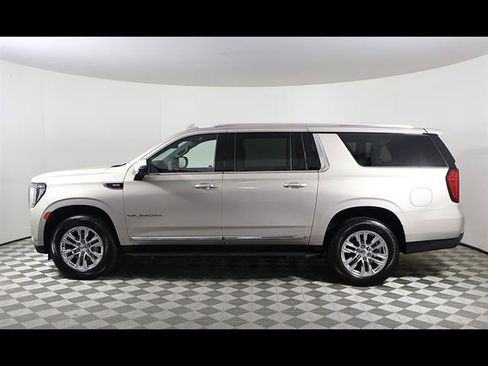 Used 2023 GMC Yukon XL SLT w/ SLT Premium Package RWD image 1