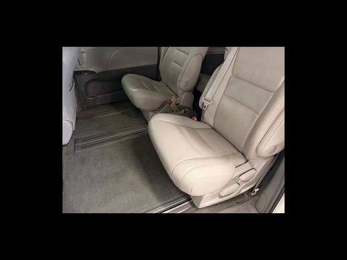 Used 2015 Toyota Sienna XLE FWD image 17