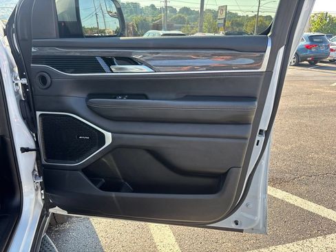 Used 2022 Jeep Wagoneer Series II AWD/4WD image 43