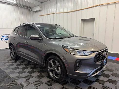 Used 2023 Ford Escape ST-Line Select AWD/4WD image 3