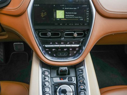 Used 2021 Aston Martin DBX image 21