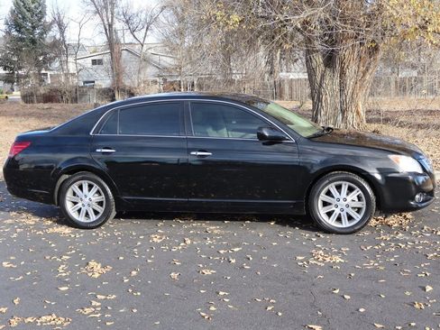 Used 2009 Toyota Avalon Limited image 3