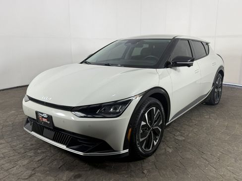 Used 2023 Kia EV6 Wind w/ Wind Technology Package AWD/4WD image 3