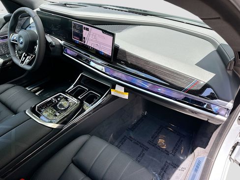 New 2025 BMW i7 xDrive60 image 26