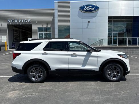 New 2026 Ford Explorer Active AWD/4WD image 15