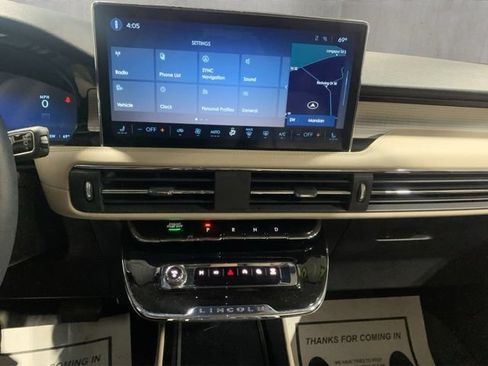 Used 2025 Lincoln Corsair AWD w/ Towing Package image 18