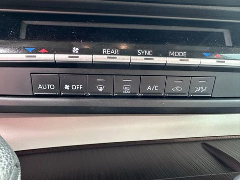 Used 2021 Toyota Sienna LE FWD image 17