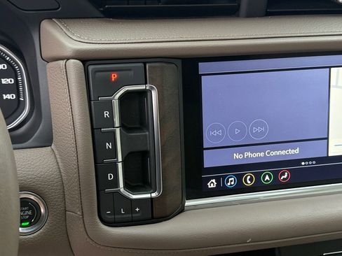 Used 2021 GMC Yukon XL Denali w/ Denali Premium Package image 24