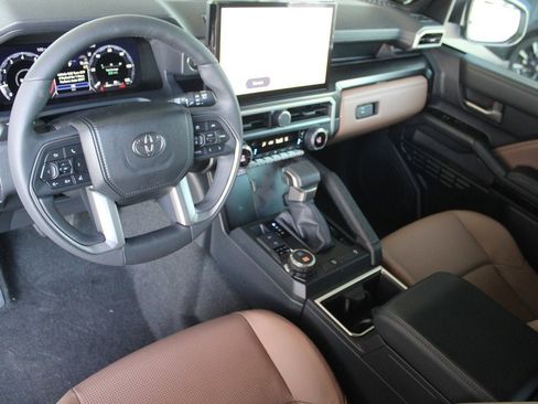 Used 2025 Toyota 4Runner Limited image 14