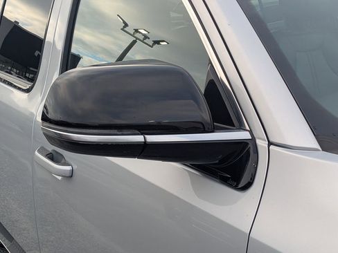 Used 2024 Jeep Wagoneer L 4WD image 9