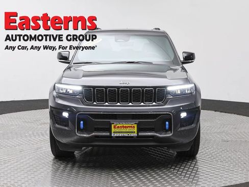 Used 2023 Jeep Grand Cherokee Overland w/ Luxury Tech Group IV AWD/4WD image 2