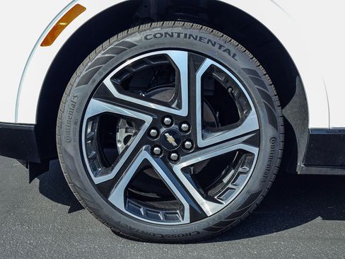 Used 2025 Chevrolet Equinox EV LT w/ Convenience Package II image 19