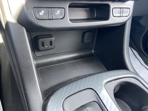 Used 2022 GMC Canyon AT4 image 33