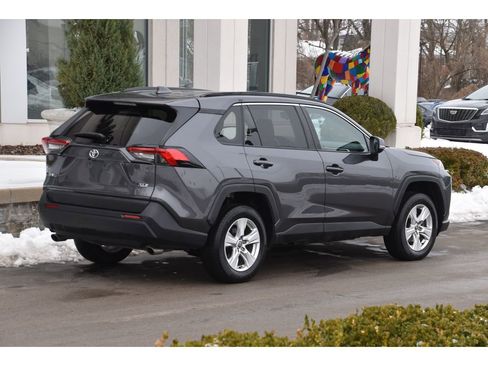 Used 2021 Toyota RAV4 XLE w/ Convenience Package image 4