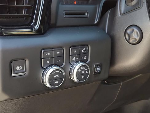 Used 2024 GMC Sierra 1500 AT4 w/ AT4 Premium Package AWD/4WD image 19