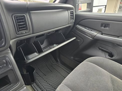 Used 2005 Chevrolet Silverado 2500 LS w/ Heavy-Duty Power Package image 23