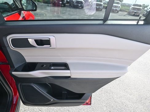 Certified 2023 Ford Explorer XLT w/ Equipment Group 202A image 30