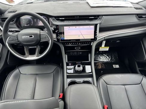New 2026 Jeep Grand Cherokee Limited AWD/4WD image 2