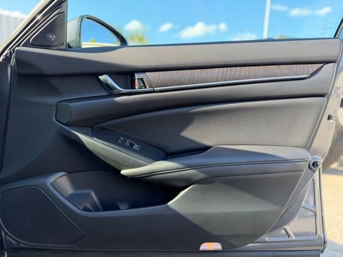 Used 2022 Honda Accord Touring image 16