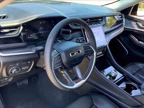 Used 2024 Jeep Grand Cherokee Limited 4xe w/ Luxury Tech Group II image 17