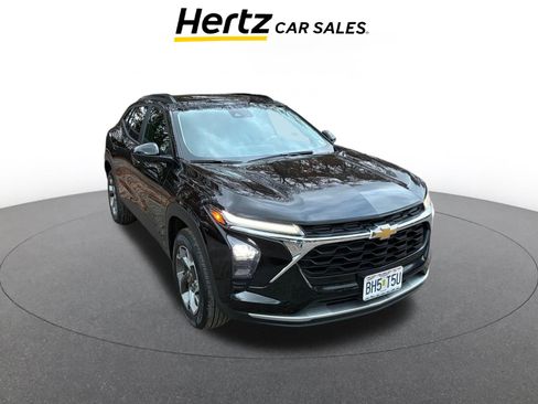 Used 2025 Chevrolet Trax LT image 1