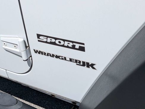 Used 2018 Jeep Wrangler Sport image 12