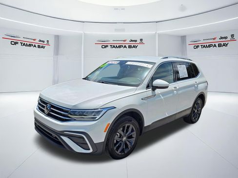 Used 2024 Volkswagen Tiguan SE FWD image 2