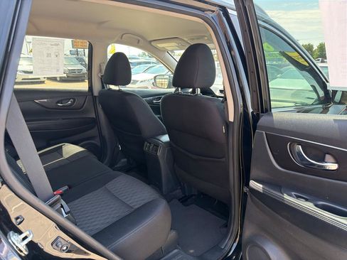Used 2018 Nissan Rogue SV AWD/4WD image 25