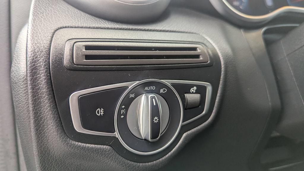 Used 2022 Mercedes-Benz GLC 300 4MATIC image 15