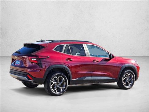 Used 2025 Chevrolet Trax LT image 5